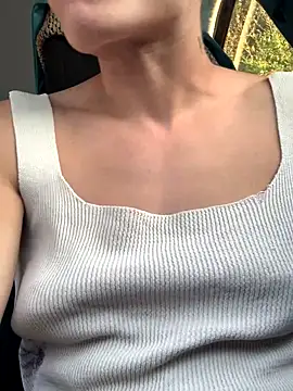 Snapshot of GoldenPussy1329 chatting on October 17, 2025, 4:20 pm GoldenPussy1329 online show from October 17, 2025, 4:20 pm