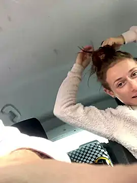 Snapshot of GoldenPussy1329 chatting on October 26, 2025, 12:33 pm GoldenPussy1329 online show from October 26, 2025, 12:33 pm