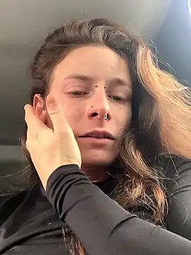 Snapshot of GoldenPussy1329 chatting on January 7, 2026, 2:19 pm GoldenPussy1329 online show from January 7, 2026, 2:19 pm