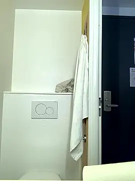 Snapshot of GoldenPussy1329 chatting on January 10, 2026, 10:39 am GoldenPussy1329 online show from January 10, 2026, 10:39 am