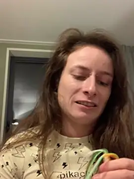 Snapshot of GoldenPussy1329 chatting on January 10, 2026, 10:47 pm GoldenPussy1329 online show from January 10, 2026, 10:47 pm