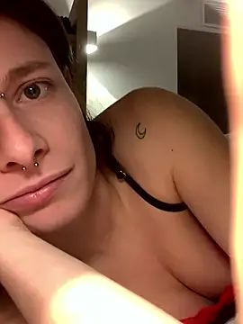 Snapshot of GoldenPussy1329 chatting on January 15, 2026, 10:35 pm GoldenPussy1329 online show from January 15, 2026, 10:35 pm