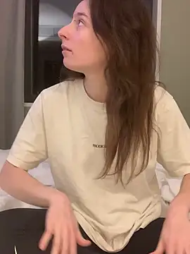 Snapshot of GoldenPussy1329 chatting on February 21, 2026, 12:00 am GoldenPussy1329 online show from February 21, 2026, 12:00 am