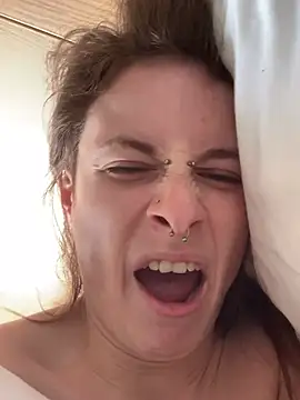 Snapshot of GoldenPussy1329 chatting on February 22, 2026, 4:16 pm GoldenPussy1329 online show from February 22, 2026, 4:16 pm