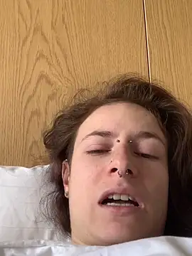 Snapshot of GoldenPussy1329 chatting on February 26, 2026, 2:27 pm GoldenPussy1329 online show from February 26, 2026, 2:27 pm