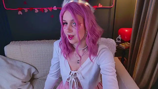 luna son online show from February 13, 2026, 9:44 pm