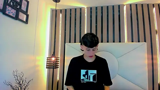 thaigo twink38 online show from April 14, 2026, 3:34 am