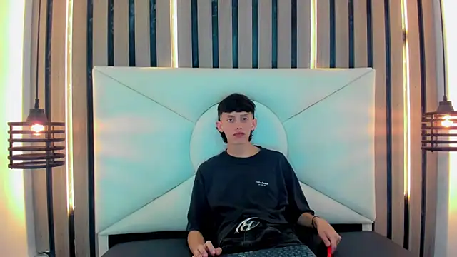 thaigo twink38 online show from April 23, 2026, 4:46 am