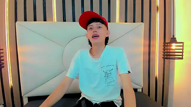 thaigo twink38 online show from April 24, 2026, 8:06 am