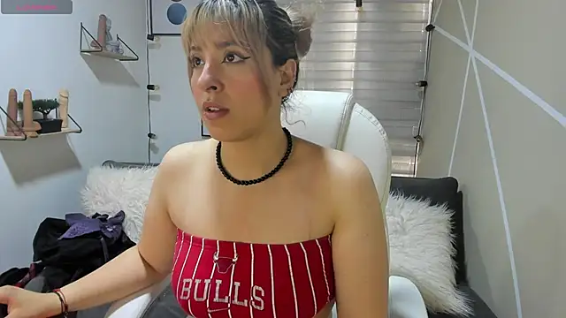 sophialyh 1 online show from November 25, 2025, 1:00 pm