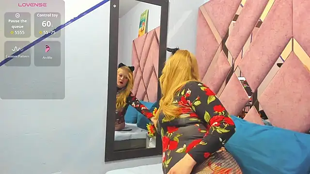 AliceCat 01 online show from October 15, 2025, 12:00 am