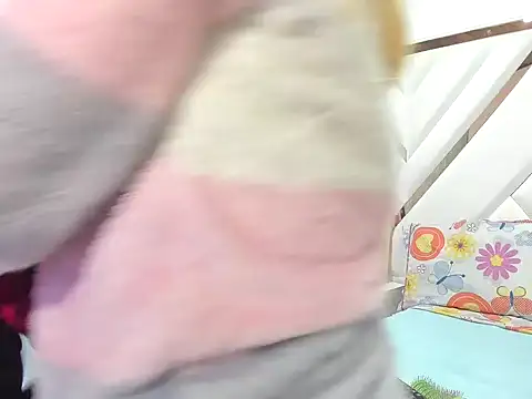 AliceCat 01 online show from December 19, 2025, 5:03 am