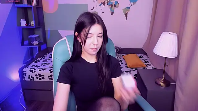 Snapshot of Azaliya_Haze chatting on February 6, 2026, 5:56 am Azaliya Haze online show from February 6, 2026, 5:56 am