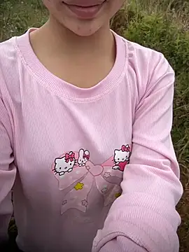 Miubeeeee online show from November 17, 2025, 2:39 am