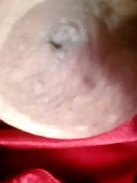 Hotmommax online show from February 4, 2026, 11:49 am