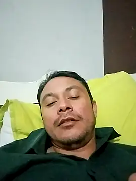 Snapshot of Ricuss9 chatting on October 5, 2025, 3:27 am Ricuss9 online show from October 5, 2025, 3:27 am