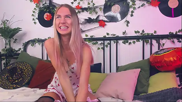 SerenaCrystall online show from October 29, 2025, 11:01 am