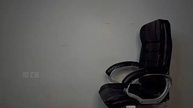 mooonlightbaby online show from April 10, 2026, 4:55 pm