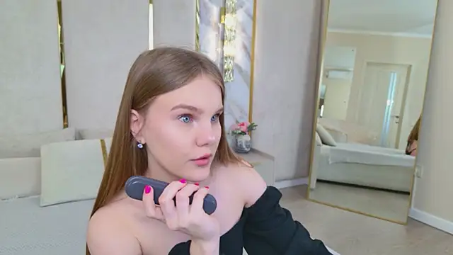 Lili Lohan online show from May 18, 2026, 5:02 am