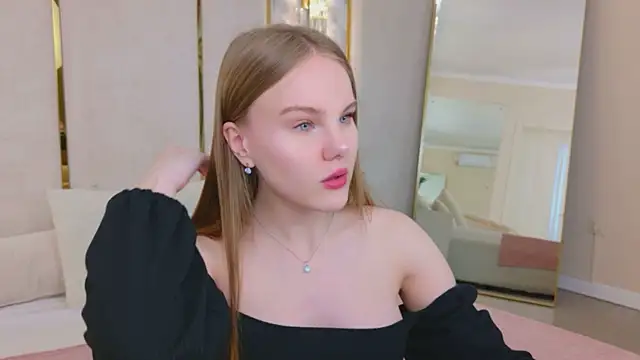 Lili Lohan online show from June 11, 2026, 5:05 am