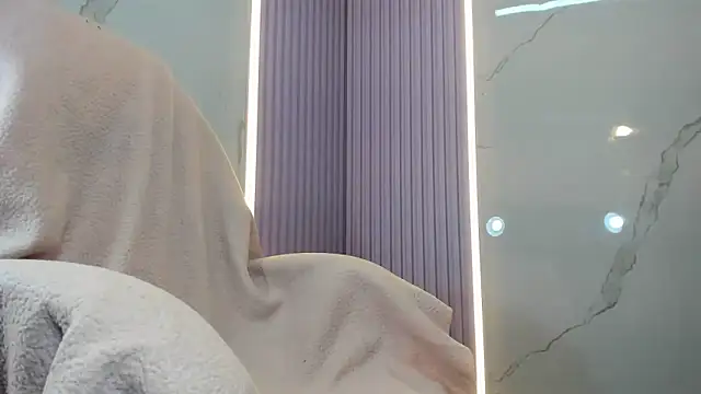 Mila Leon online show from June 18, 2026, 5:08 am
