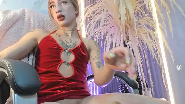 Mila Leon online show from July 14, 2026, 3:55 am