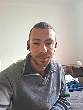 Snapshot of iveleche0987 chatting on October 26, 2025, 12:33 pm iveleche0987 online show from October 26, 2025, 12:33 pm