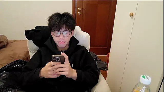 hangzi-0011 online show from December 16, 2025, 7:13 am