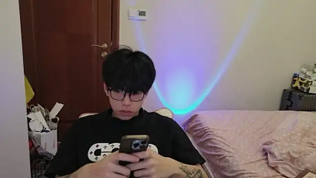 hangzi-0011 online show from February 8, 2026, 6:39 am