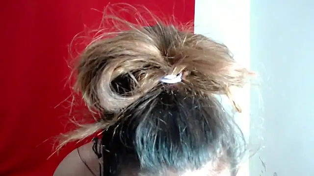 amandareddragon online show from November 18, 2025, 6:40 am