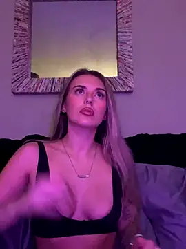 Snapshot of EllieEllxx chatting on October 14, 2025, 8:09 pm EllieEllxx online show from October 14, 2025, 8:09 pm