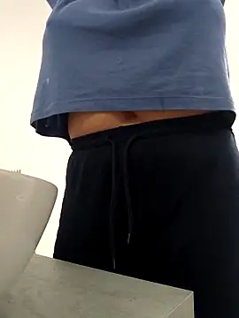 sexyguenda online show from March 21, 2026, 7:46 am