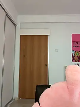 bunnyirisluv online show from November 18, 2025, 3:23 am