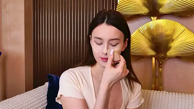 EvaSwen online show from April 5, 2026, 10:45 am