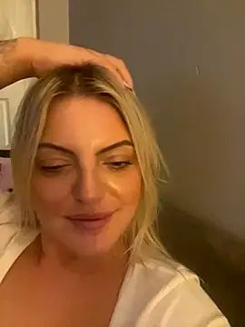 Diamondxoxx online show from October 8, 2025, 9:45 pm