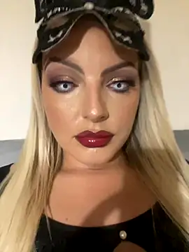 Snapshot of Diamondxoxx chatting on October 31, 2025, 8:10 pm Diamondxoxx online show from October 31, 2025, 8:10 pm