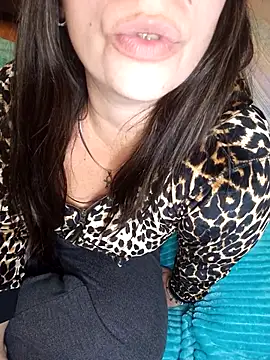 Amarteverdaderamente online show from April 10, 2026, 3:01 am