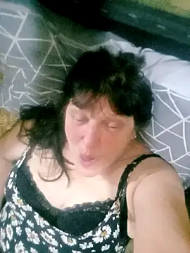 Apeesynka55211 online show from April 12, 2026, 6:13 pm