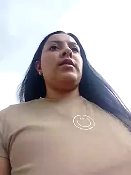 Sexy Nayra outdoors online show from October 13, 2025, 5:57 pm