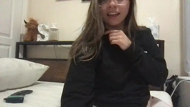 Snapshot of bunnygorl12 chatting on December 1, 2025, 3:44 am bunnygorl12 online show from December 1, 2025, 3:44 am