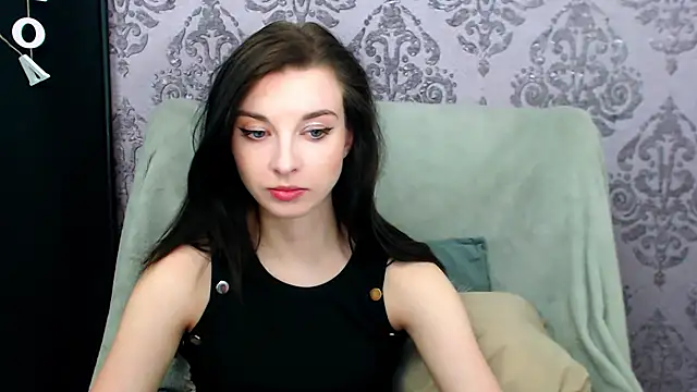 Snapshot of DominantLuna chatting on May 4, 2026, 7:21 pm DominantLuna online show from May 4, 2026, 7:21 pm