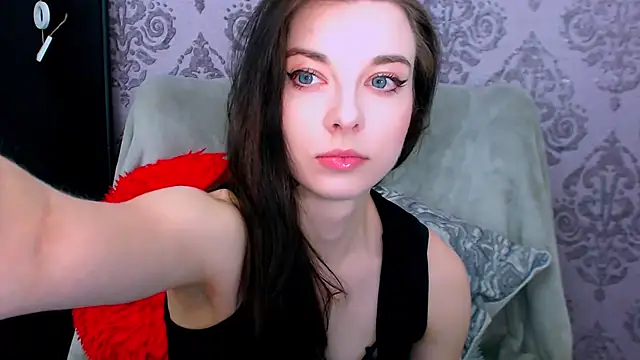 Snapshot of DominantLuna chatting on May 20, 2026, 7:42 pm DominantLuna online show from May 20, 2026, 7:42 pm