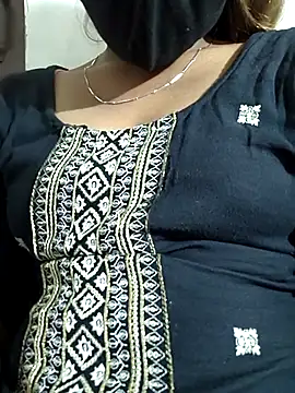 Snapshot of Hotty_ruvi chatting on November 2, 2025, 6:10 pm Hotty ruvi online show from November 2, 2025, 6:10 pm