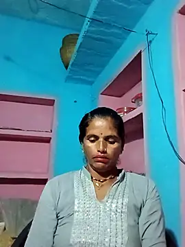 Snapshot of Mohni_cute chatting on October 19, 2025, 12:33 am Mohni cute online show from October 19, 2025, 12:33 am