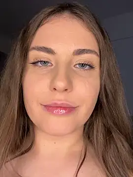 Snapshot of SelenaJenner chatting on December 22, 2025, 5:04 am SelenaJenner online show from December 22, 2025, 5:04 am