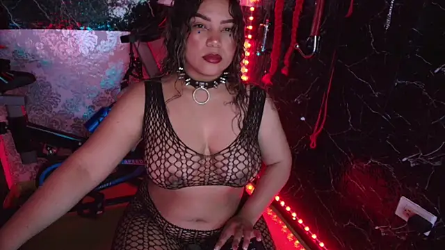 scarlet queen   online show from December 15, 2025, 8:35 pm