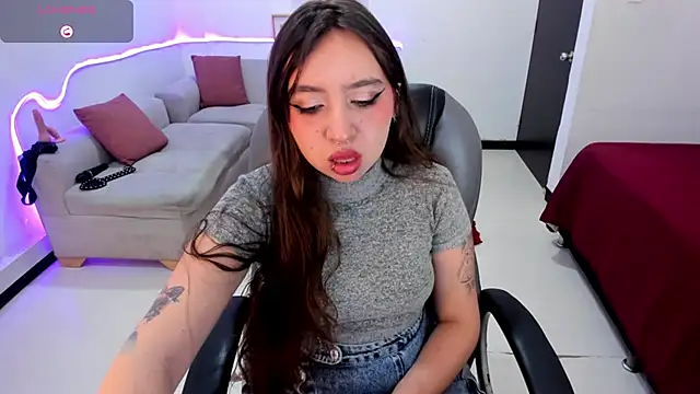 Scarlett  Cooper   online show from November 28, 2025, 1:14 pm