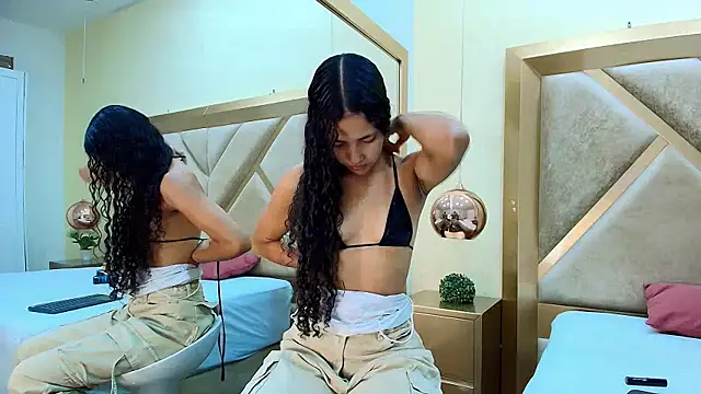 Megan Siner online show from November 6, 2025, 12:06 pm