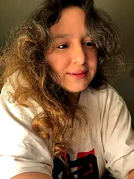 Snapshot of Luisaa_rosee chatting on October 30, 2025, 1:40 am Luisaa rosee online show from October 30, 2025, 1:40 am