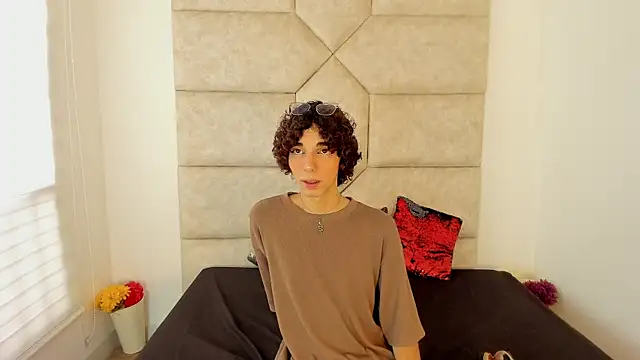 Snapshot of Scaarlett_22_ chatting on October 1, 2025, 6:03 pm Scaarlett 22  online show from October 1, 2025, 6:03 pm